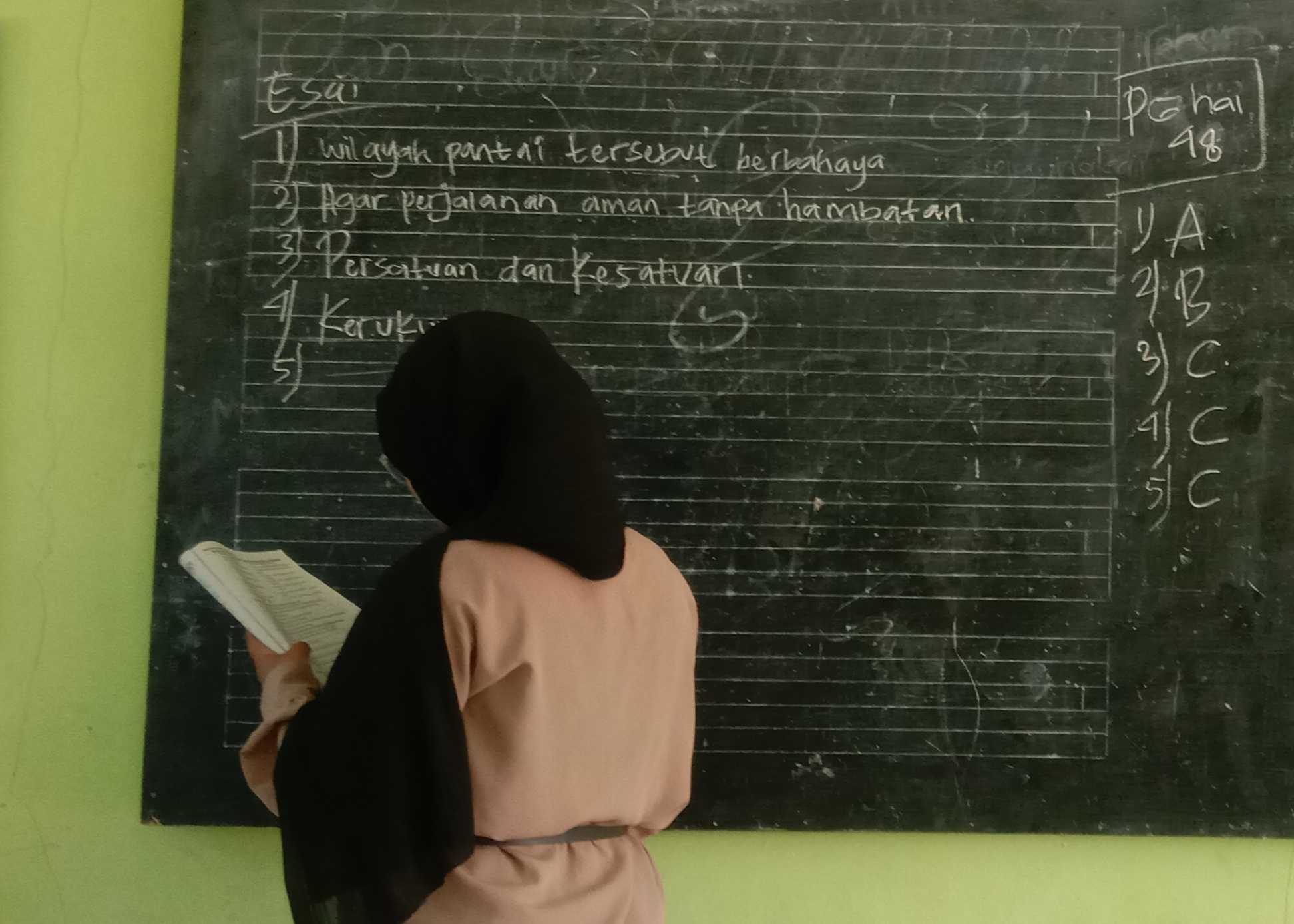 Perkenalan diri Hana sebagai penulis blog