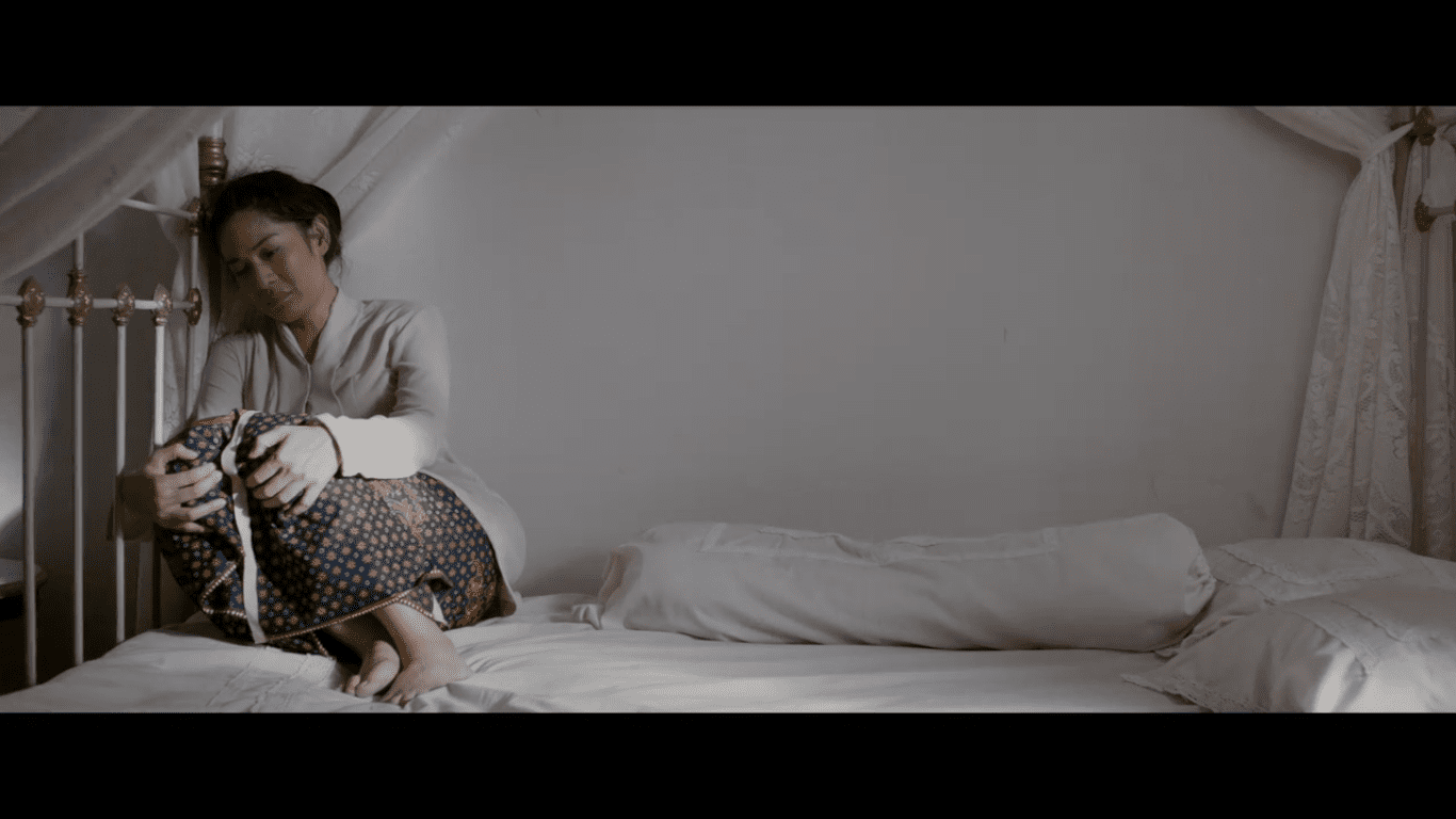 Tangkapan layar film Kartini di Netfix. Kartini dipingit.